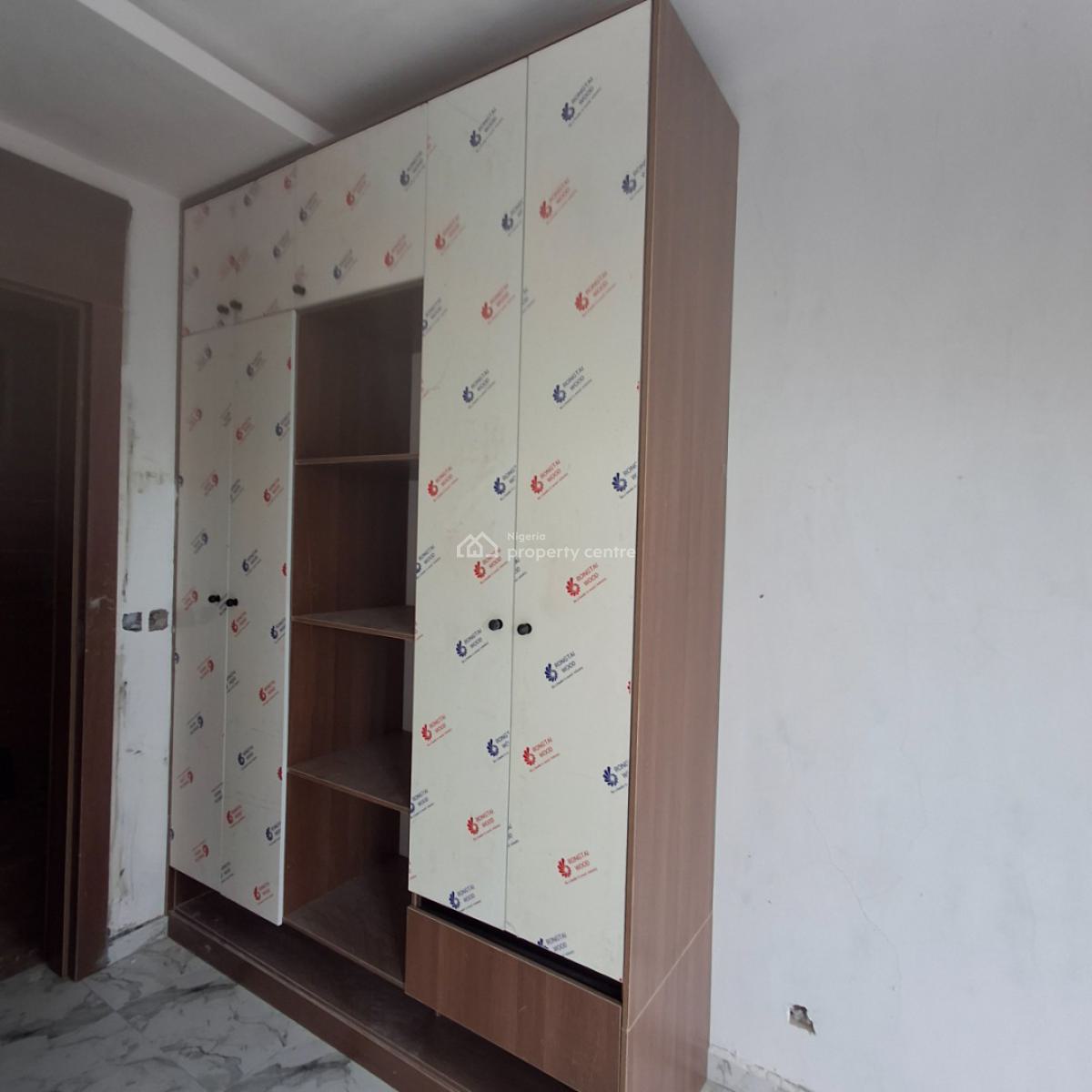 Two Bedroom Apartment, Lafiaji, Lekki, Lagos, Flat / Apartment for Sale