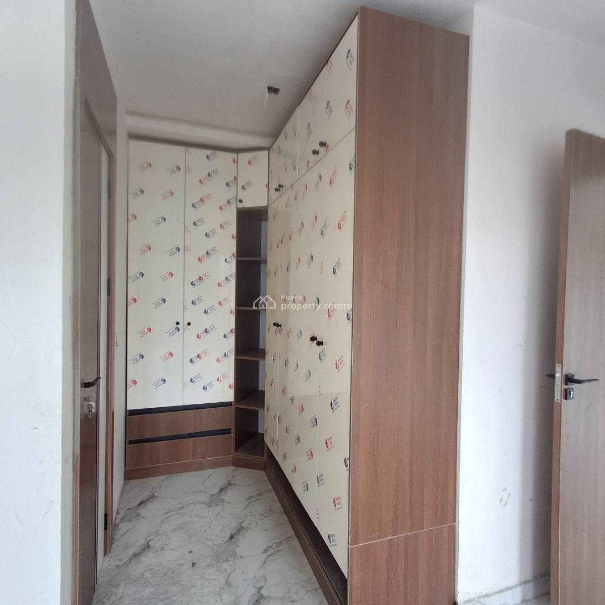 Two Bedroom Apartment, Lafiaji, Lekki, Lagos, Flat / Apartment for Sale