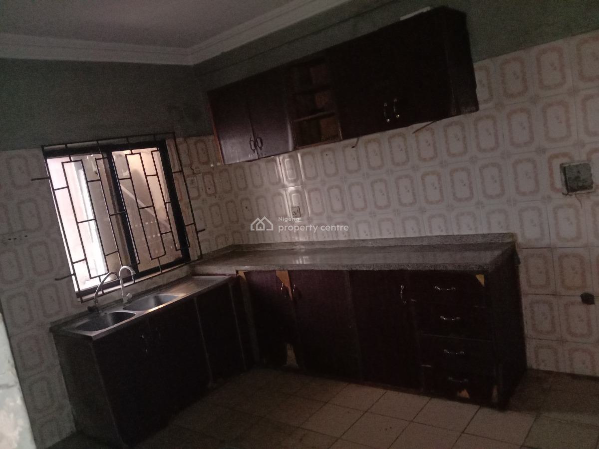 Spacious Four Bedroom Flat, Zone 2, Wuse, Abuja, Flat / Apartment for Rent