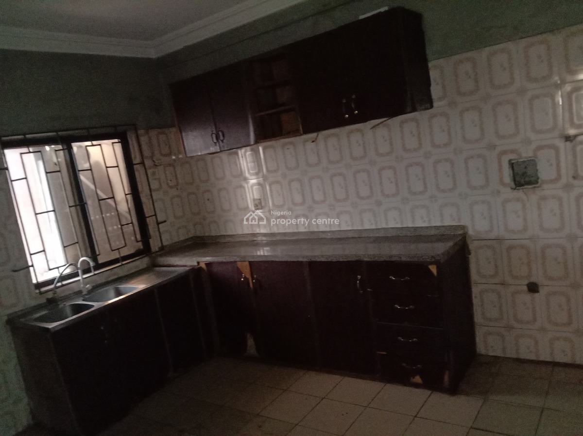 Spacious Four Bedroom Flat, Zone 2, Wuse, Abuja, Flat / Apartment for Rent