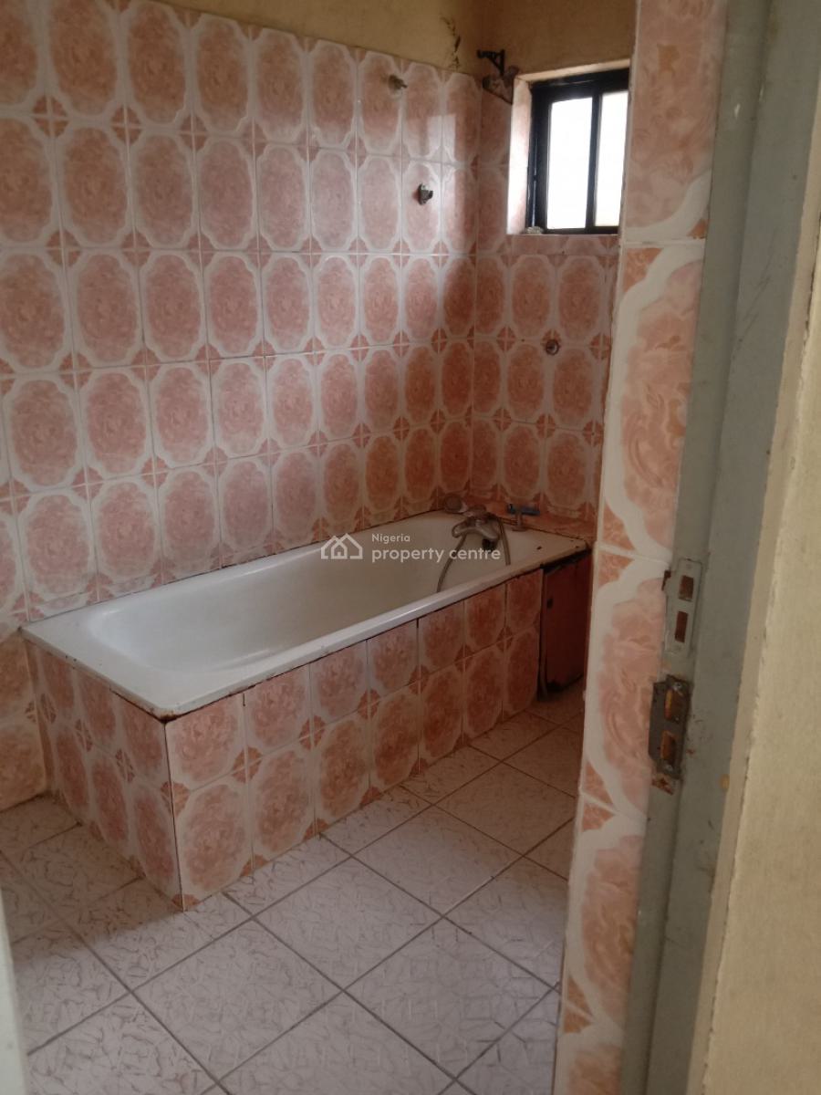 Spacious Four Bedroom Flat, Zone 2, Wuse, Abuja, Flat / Apartment for Rent