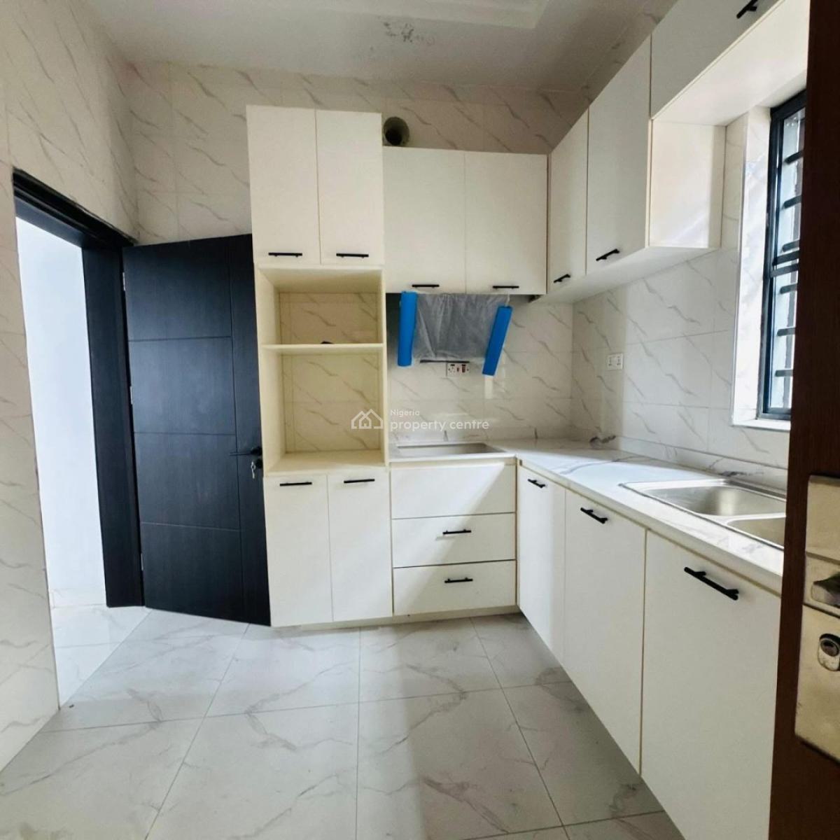 New 3 Bedroom Flat in Good Area, Surulere, Lagos, Block of Flats for Sale