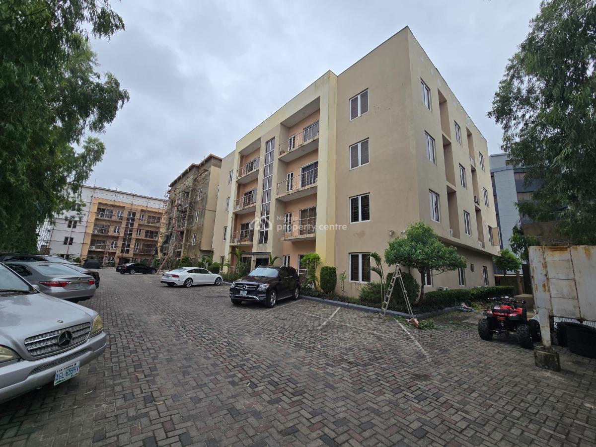 Well Located&fully Serviced 3 Bedroom Apartment with Swimming Pool&gym, Off Oniru Market Road, Lekki Phase 1, Lekki, Lagos, Flat / Apartment for Rent