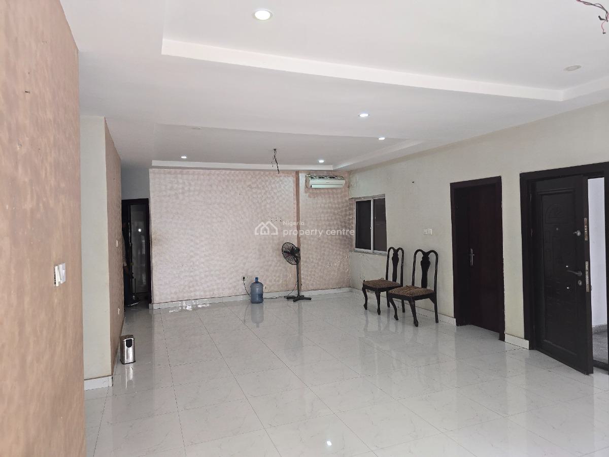 Well Located&fully Serviced 3 Bedroom Apartment with Swimming Pool&gym, Off Oniru Market Road, Lekki Phase 1, Lekki, Lagos, Flat / Apartment for Rent