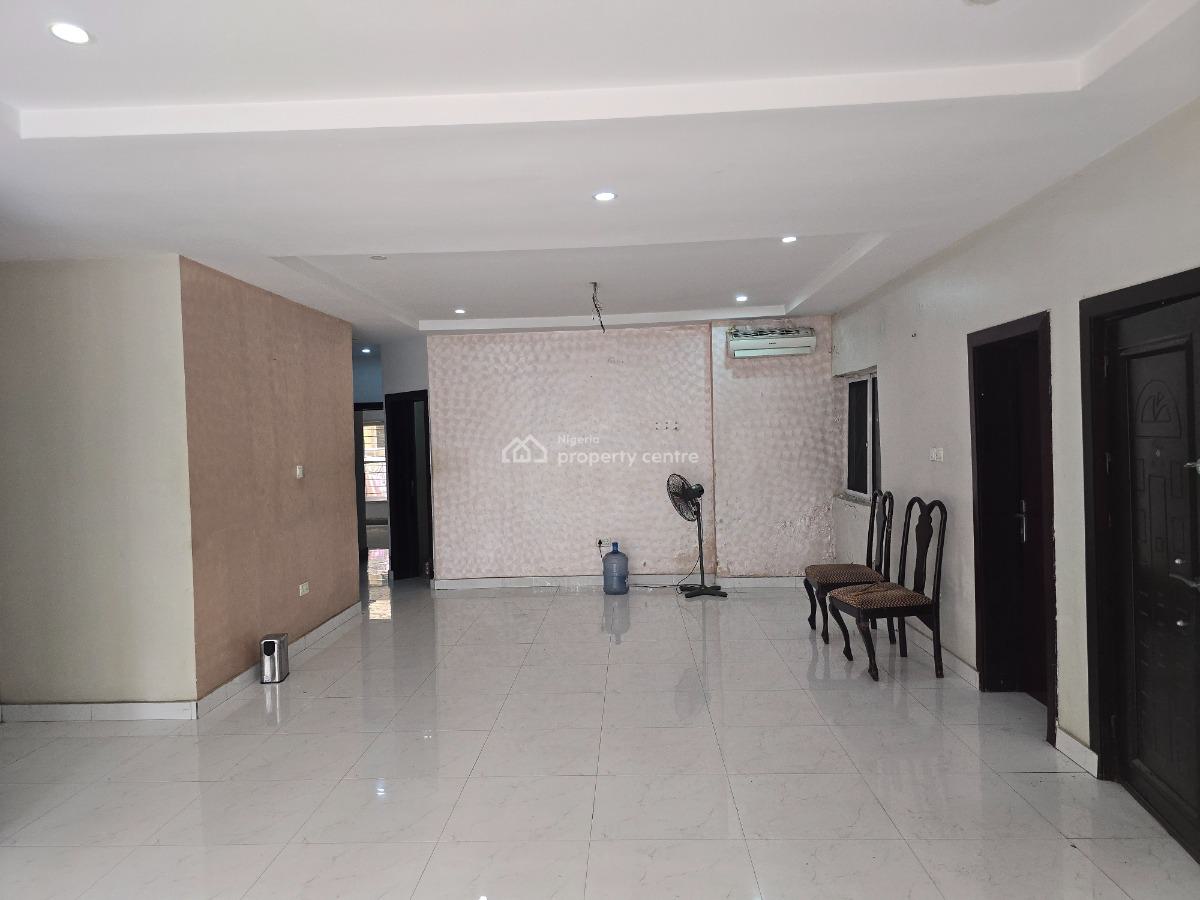 Well Located&fully Serviced 3 Bedroom Apartment with Swimming Pool&gym, Off Oniru Market Road, Lekki Phase 1, Lekki, Lagos, Flat / Apartment for Rent