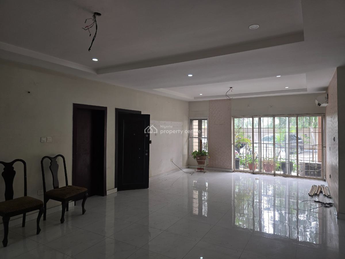Well Located&fully Serviced 3 Bedroom Apartment with Swimming Pool&gym, Off Oniru Market Road, Lekki Phase 1, Lekki, Lagos, Flat / Apartment for Rent