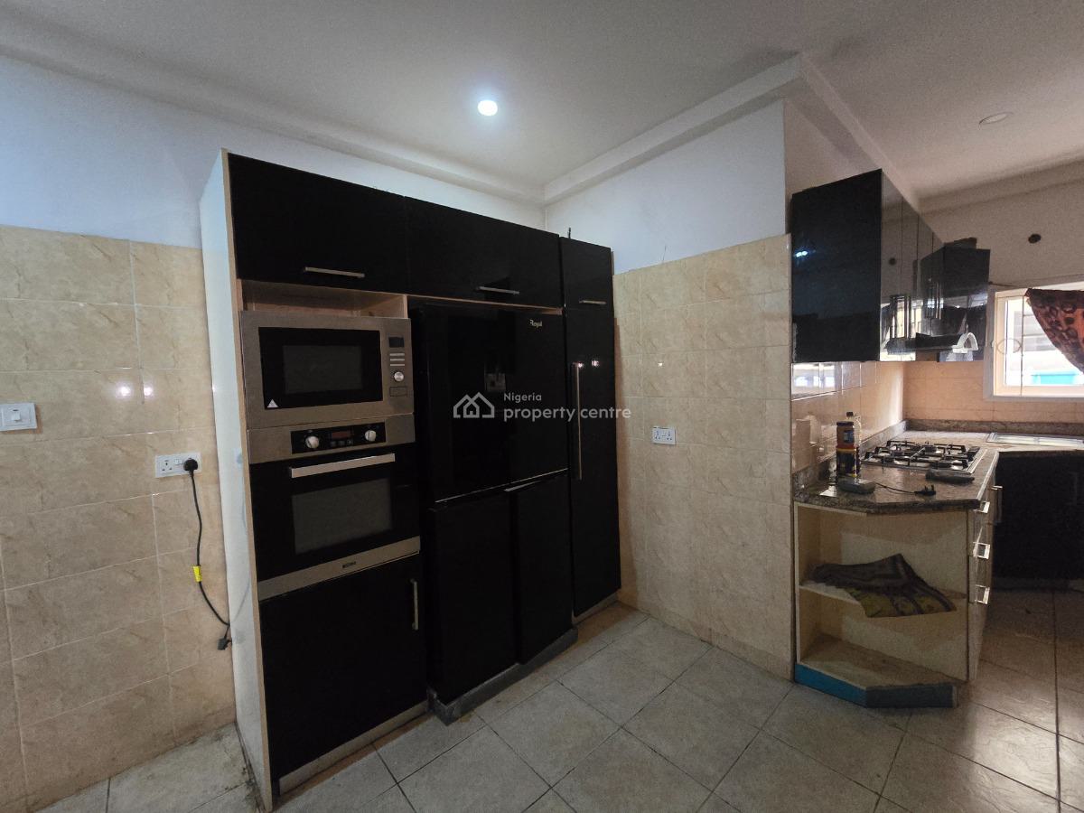 Well Located&fully Serviced 3 Bedroom Apartment with Swimming Pool&gym, Off Oniru Market Road, Lekki Phase 1, Lekki, Lagos, Flat / Apartment for Rent