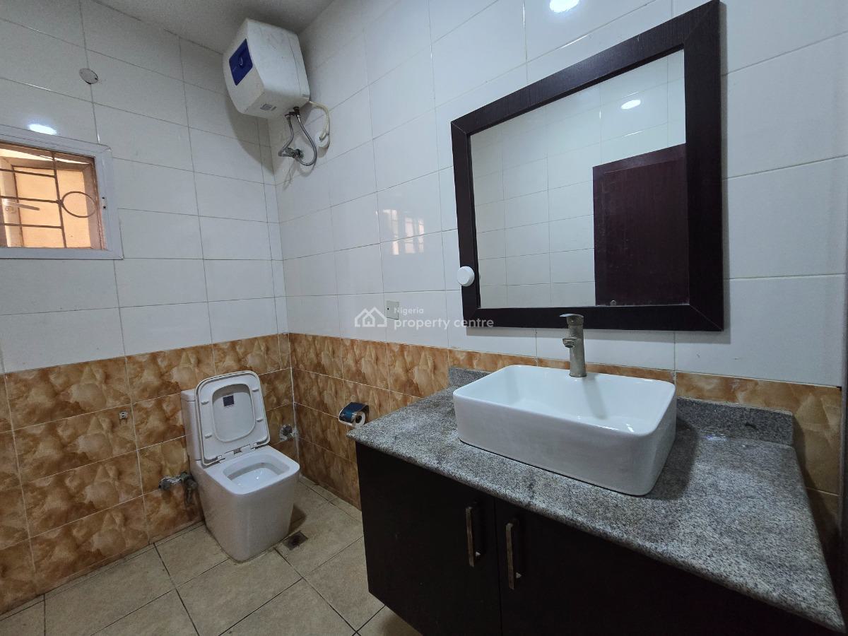 Well Located&fully Serviced 3 Bedroom Apartment with Swimming Pool&gym, Off Oniru Market Road, Lekki Phase 1, Lekki, Lagos, Flat / Apartment for Rent