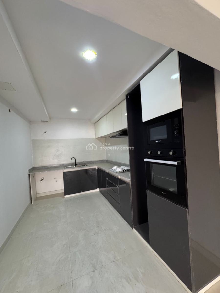 Spacious and Elegant 2 Bedroom Apartment, Lekki Phase 1, Lekki, Lagos, Flat / Apartment for Sale