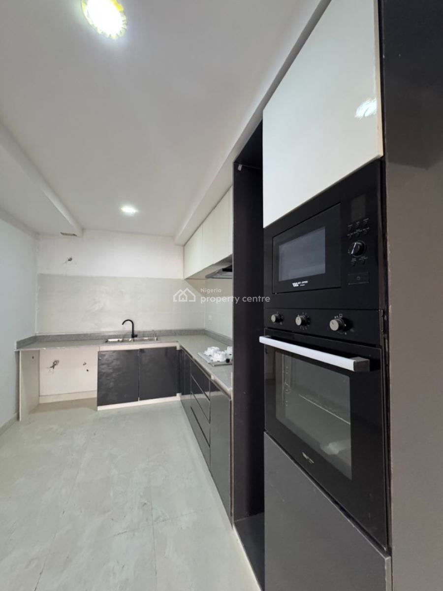 Spacious and Elegant 2 Bedroom Apartment, Lekki Phase 1, Lekki, Lagos, Flat / Apartment for Sale