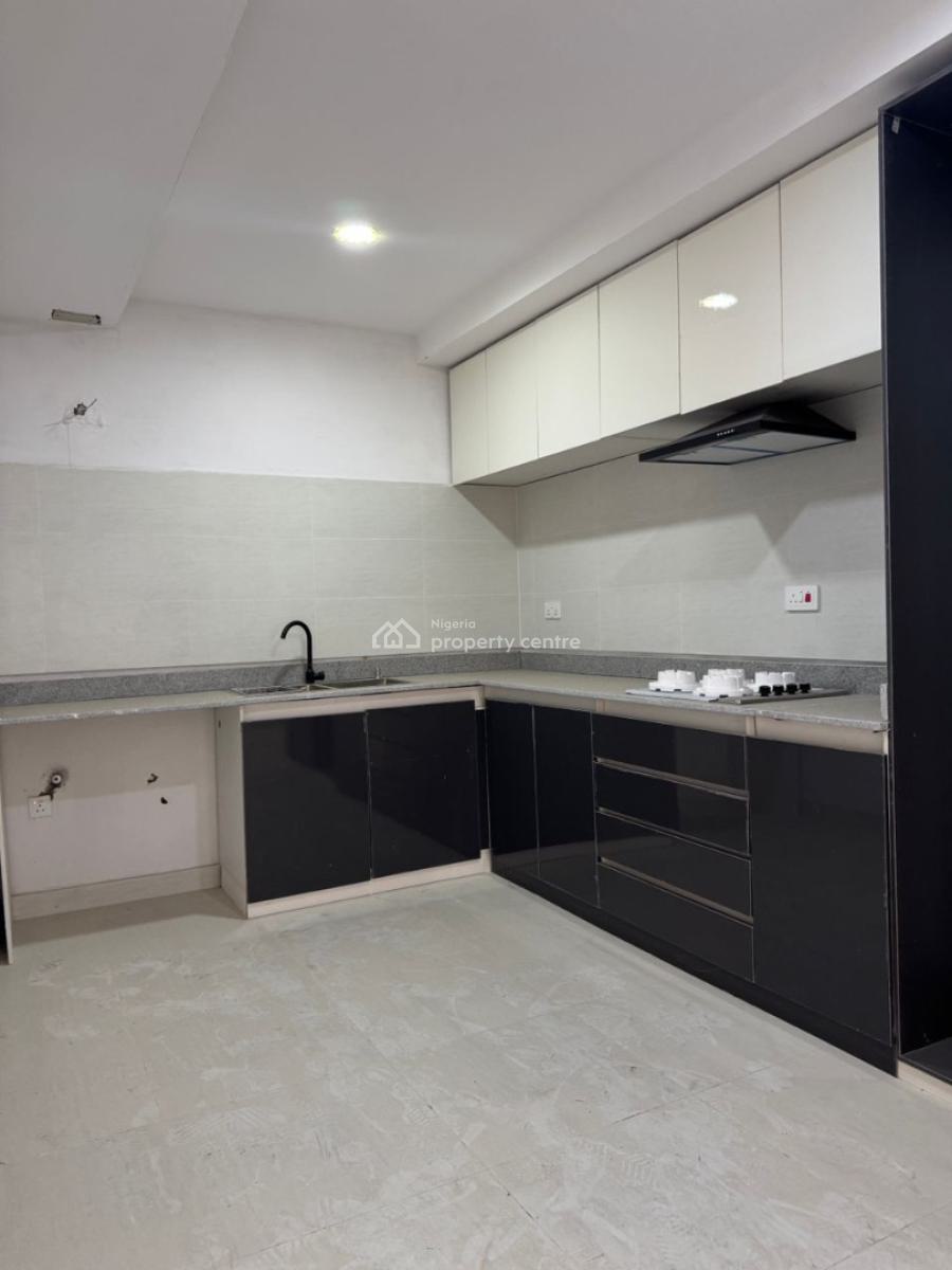 Spacious and Elegant 2 Bedroom Apartment, Lekki Phase 1, Lekki, Lagos, Flat / Apartment for Sale