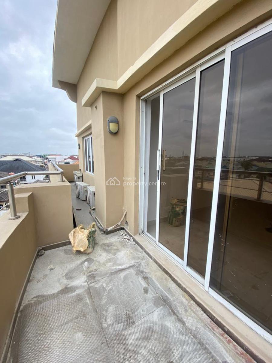 Spacious 3 Bedroom Apartment with Bq and Swimming Pool, Lekki Phase 1, Lekki, Lagos, Flat / Apartment for Rent
