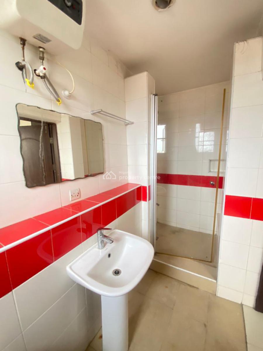 Spacious 3 Bedroom Apartment with Bq and Swimming Pool, Lekki Phase 1, Lekki, Lagos, Flat / Apartment for Rent