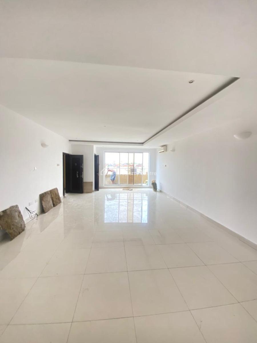 Spacious 3 Bedroom Apartment with Bq and Swimming Pool, Lekki Phase 1, Lekki, Lagos, Flat / Apartment for Rent