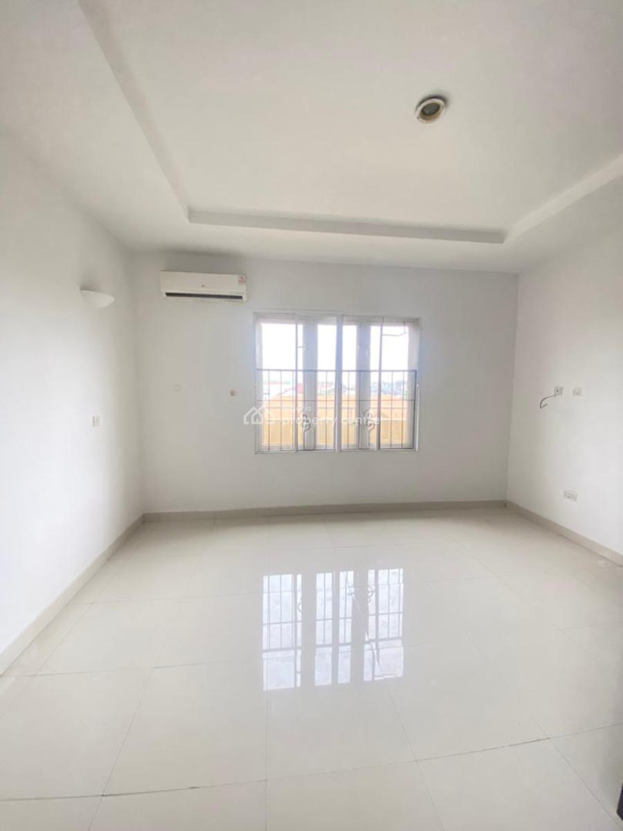 Spacious 3 Bedroom Apartment with Bq and Swimming Pool, Lekki Phase 1, Lekki, Lagos, Flat / Apartment for Rent