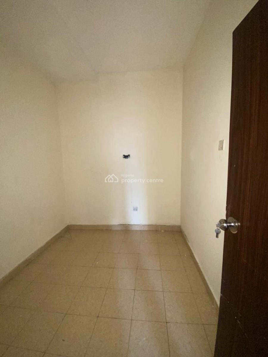 Spacious 3 Bedroom Apartment with Bq and Swimming Pool, Lekki Phase 1, Lekki, Lagos, Flat / Apartment for Rent