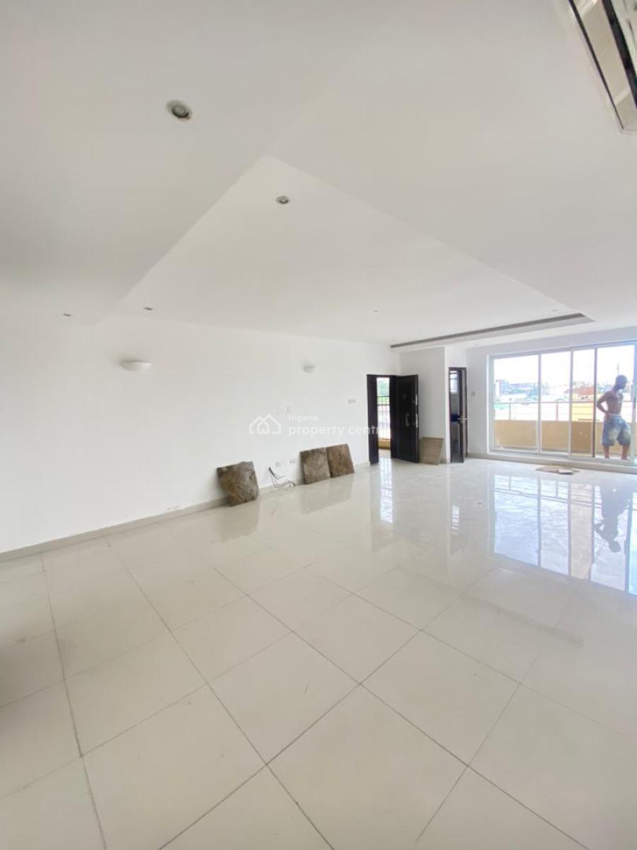 Spacious 3 Bedroom Apartment with Bq and Swimming Pool, Lekki Phase 1, Lekki, Lagos, Flat / Apartment for Rent