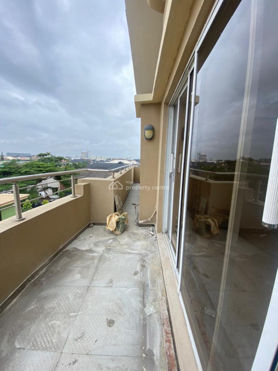 Spacious 3 Bedroom Apartment with Bq and Swimming Pool, Lekki Phase 1, Lekki, Lagos, Flat / Apartment for Rent