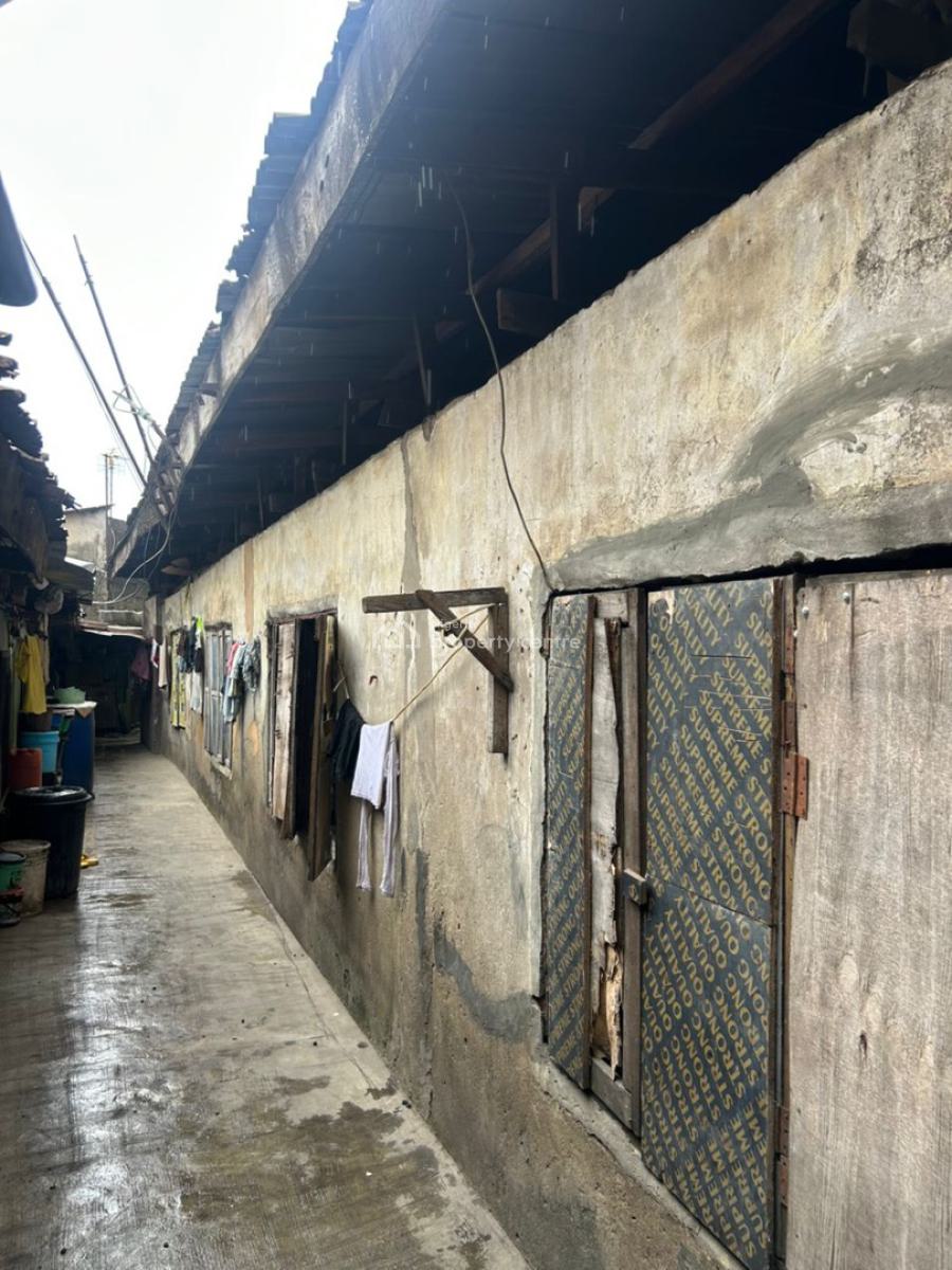 Demolishable Bungalow on a Full Plot of Land, Off Karounwi Juncture/ Oredola Street, Itire-ikate, Surulere, Lagos, Detached Bungalow for Sale