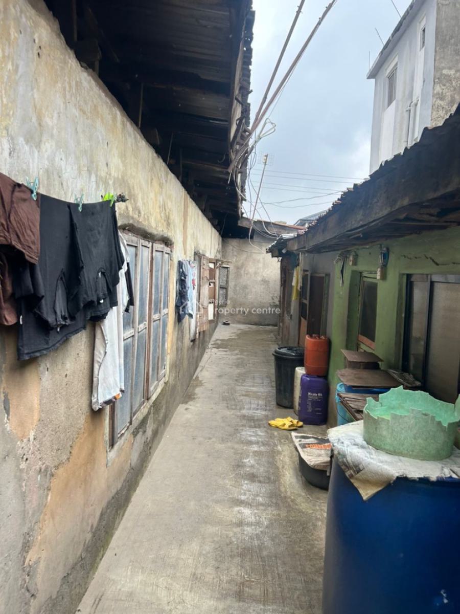 Demolishable Bungalow on a Full Plot of Land, Off Karounwi Juncture/ Oredola Street, Itire-ikate, Surulere, Lagos, Detached Bungalow for Sale