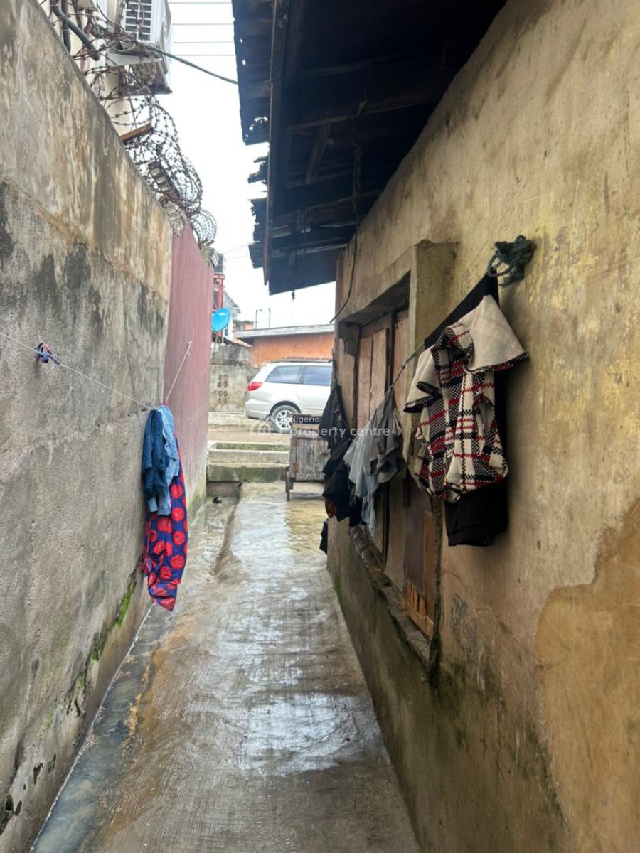 Demolishable Bungalow on a Full Plot of Land, Off Karounwi Juncture/ Oredola Street, Itire-ikate, Surulere, Lagos, Detached Bungalow for Sale