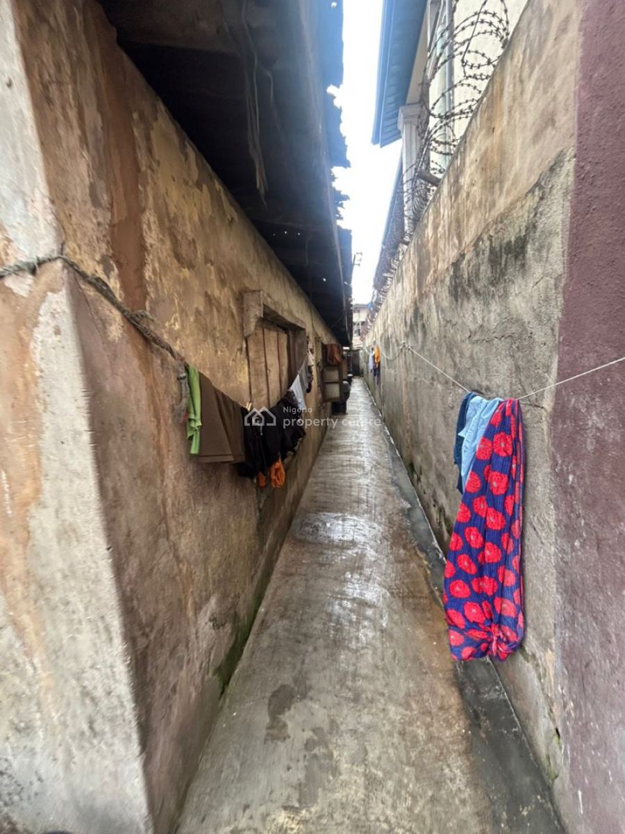 Demolishable Bungalow on a Full Plot of Land, Off Karounwi Juncture/ Oredola Street, Itire-ikate, Surulere, Lagos, Detached Bungalow for Sale