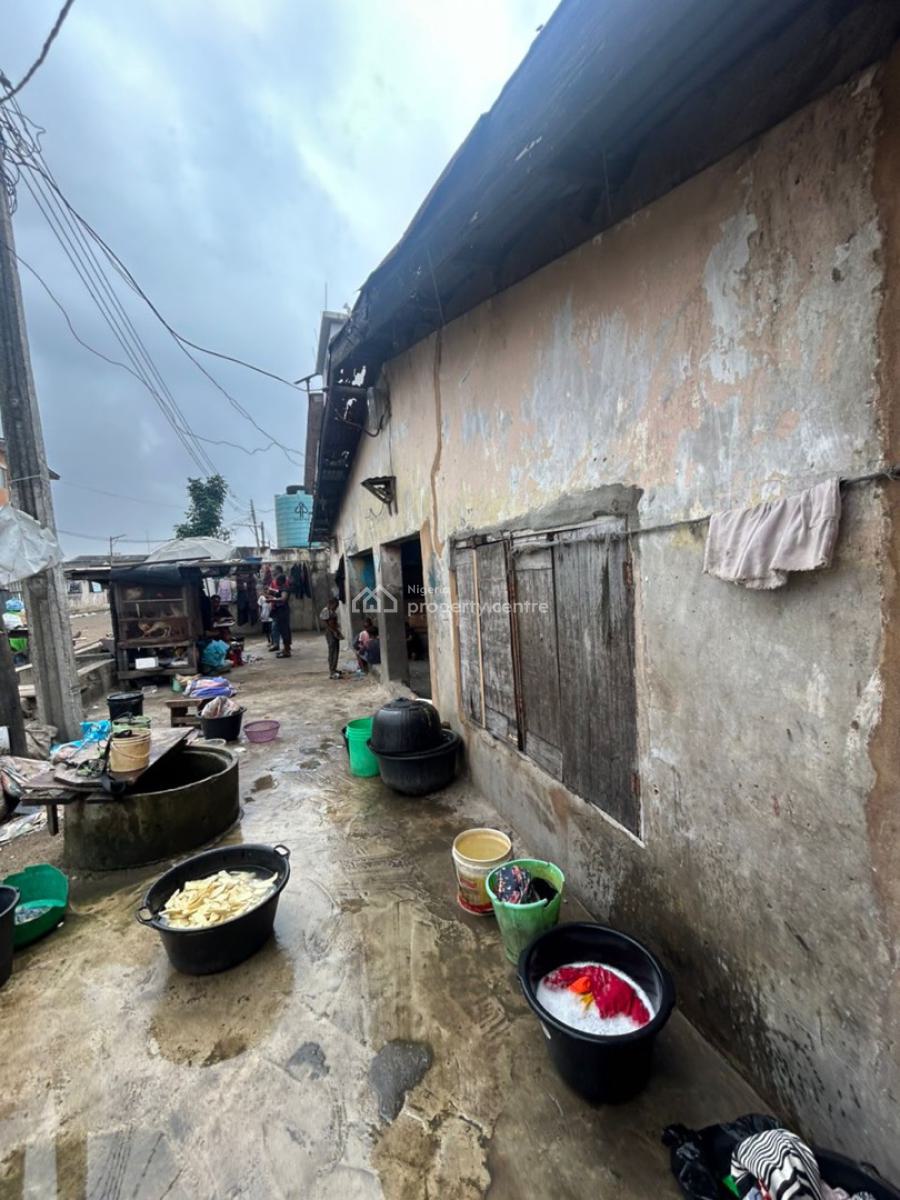 Demolishable Bungalow on a Full Plot of Land, Off Karounwi Juncture/ Oredola Street, Itire-ikate, Surulere, Lagos, Detached Bungalow for Sale