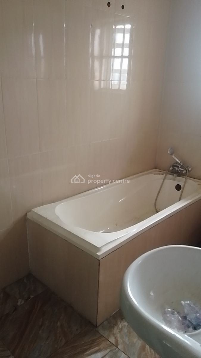 Recently Renovated 5 Bedroom Terrace Duplex with Good Access Road, Ajah, Lagos, Terraced Duplex for Rent