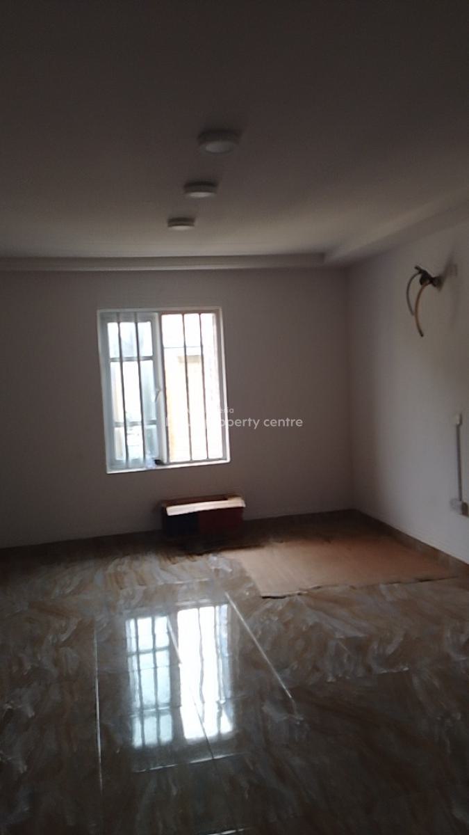 Recently Renovated 5 Bedroom Terrace Duplex with Good Access Road, Ajah, Lagos, Terraced Duplex for Rent