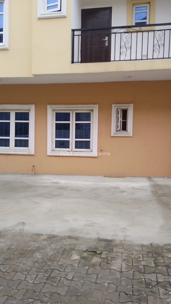Recently Renovated 5 Bedroom Terrace Duplex with Good Access Road, Ajah, Lagos, Terraced Duplex for Rent