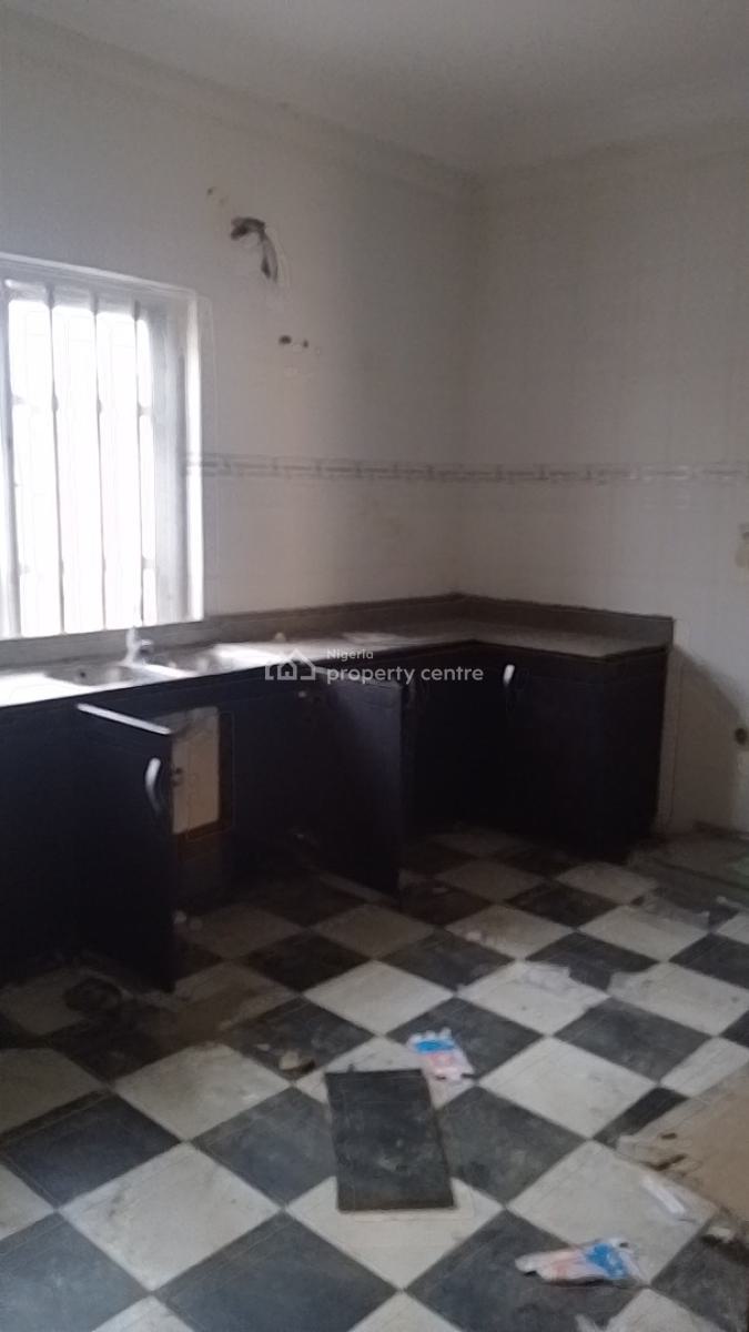 Recently Renovated 5 Bedroom Terrace Duplex with Good Access Road, Ajah, Lagos, Terraced Duplex for Rent