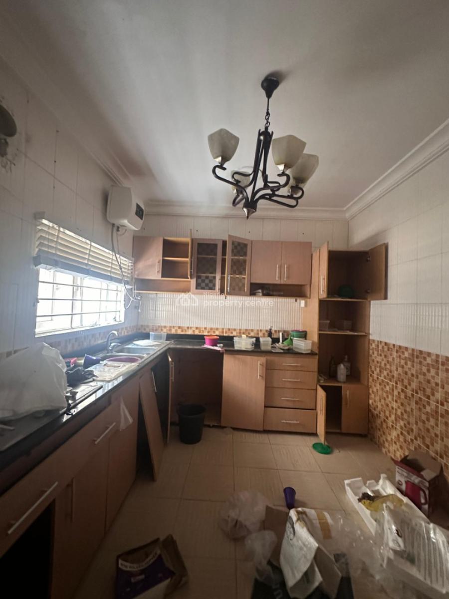 Renovated 3 Bedroom En-suite Apartment with Bq in Lekki Phase 1, Lekki Phase 1, Lekki, Lagos, Terraced Bungalow for Rent