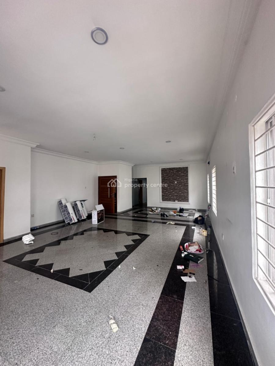 Renovated 3 Bedroom En-suite Apartment with Bq in Lekki Phase 1, Lekki Phase 1, Lekki, Lagos, Terraced Bungalow for Rent