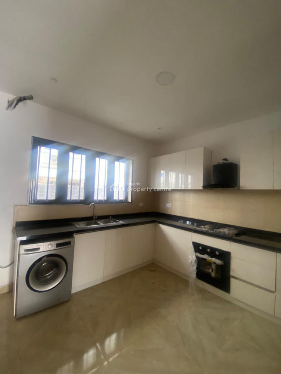 4-bedroom Duplex with Gym, Pool & Good Water Supply, Lekki Phase 1, Lekki, Lagos, Terraced Duplex for Rent