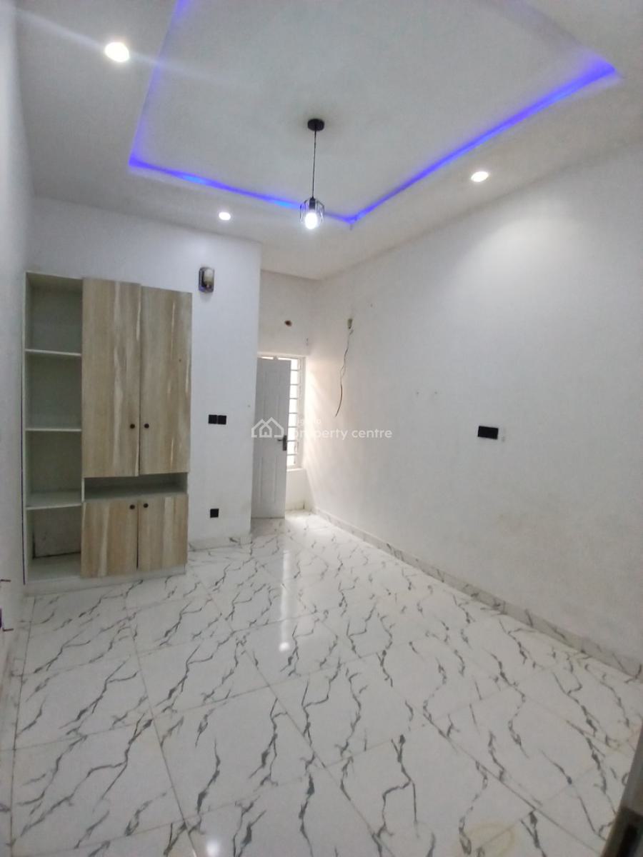 a Room Upstairs in a Shared Apartment, Chevy View Estate, Chevron-lekki, Lekki, Lagos, Flat / Apartment for Rent