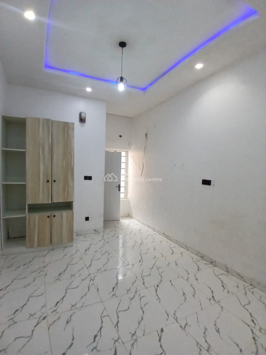a Room Upstairs in a Shared Apartment, Chevy View Estate, Chevron-lekki, Lekki, Lagos, Flat / Apartment for Rent