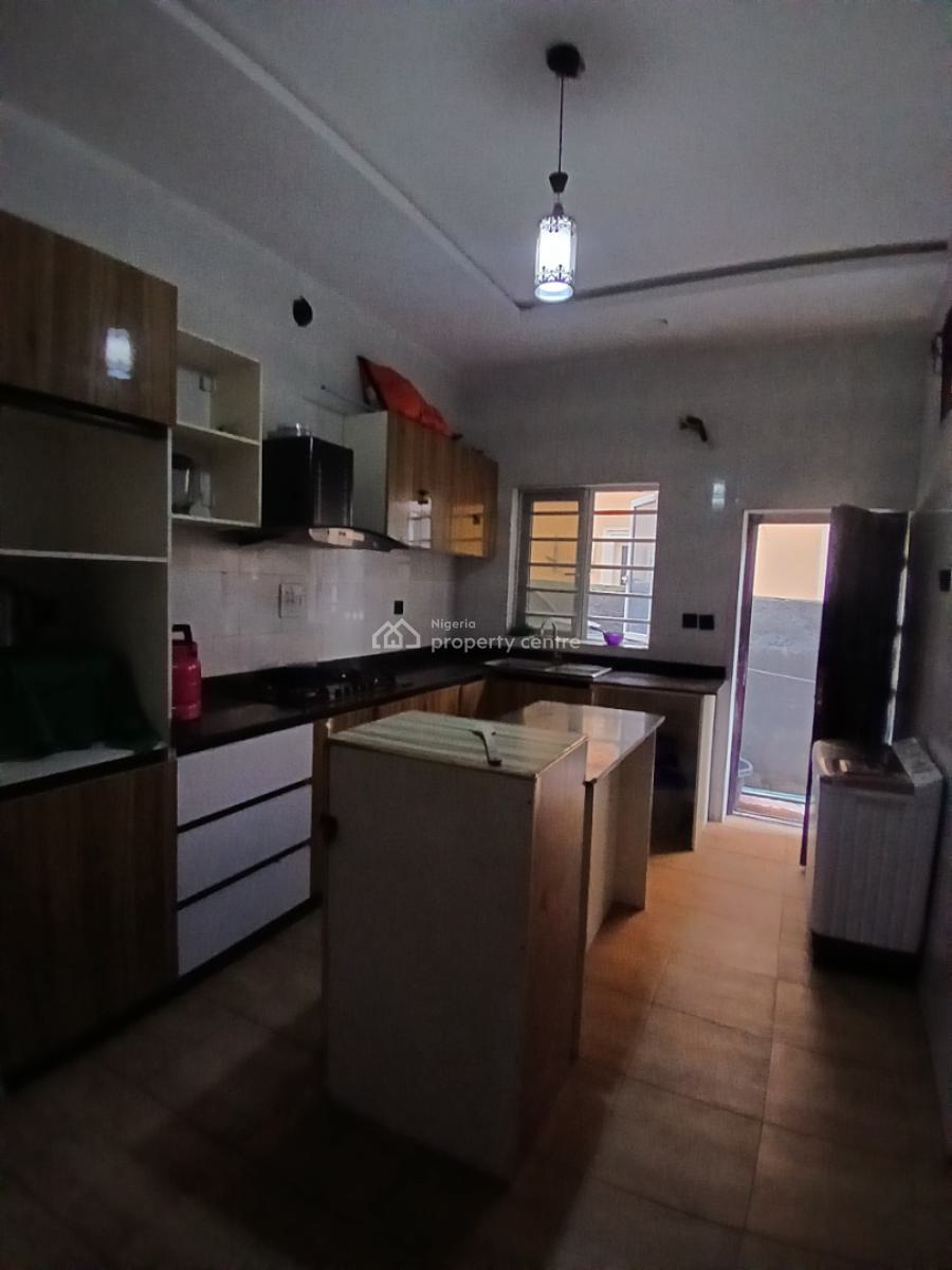 a Room Upstairs in a Shared Apartment, Chevy View Estate, Chevron-lekki, Lekki, Lagos, Flat / Apartment for Rent