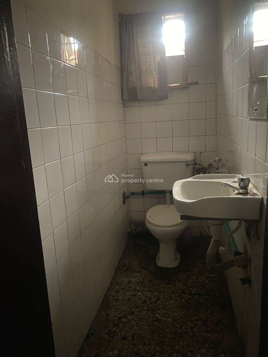 Room in a Shared Apartment, Pedro, Gbagada, Lagos, Self Contain (single Rooms) for Rent