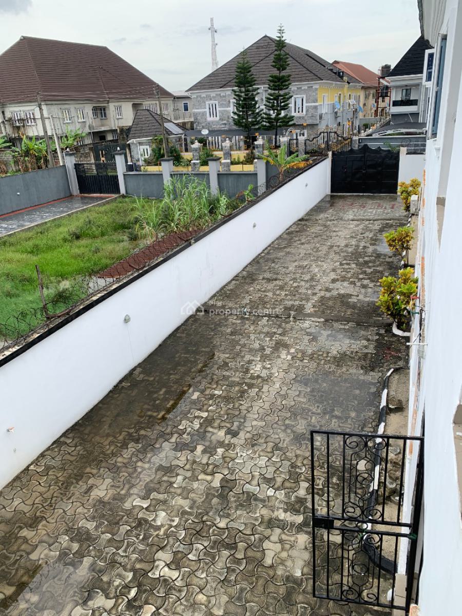 Sharp 2 Bedrooms, Upstairs with Pop Finishing, Prepaid Meter, Abijo Gra, Ajah, Lagos, Flat / Apartment for Rent
