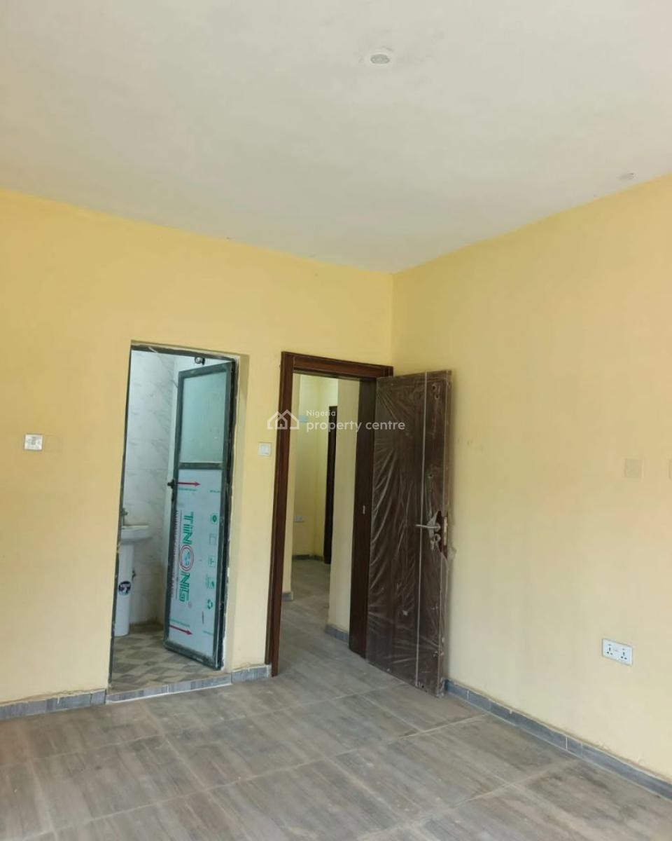 Executive 3 Bedroom Flat Apartment in Estate, Estate Ipaja, Ipaja, Lagos, Block of Flats for Sale