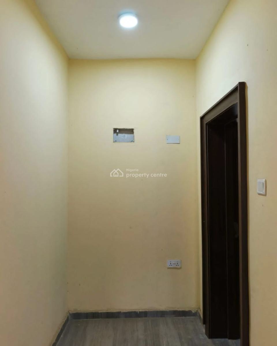 Executive 3 Bedroom Flat Apartment in Estate, Estate Ipaja, Ipaja, Lagos, Block of Flats for Sale