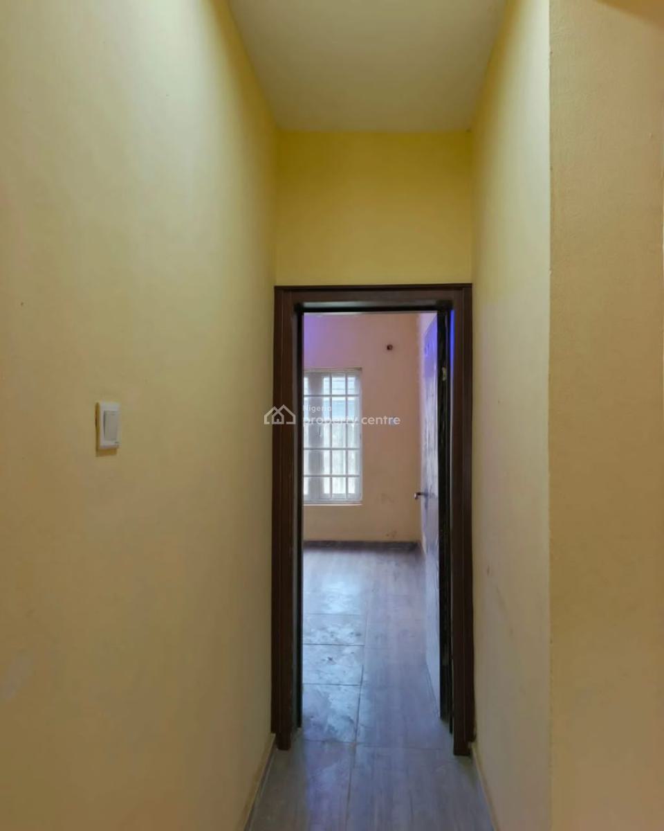 Executive 3 Bedroom Flat Apartment in Estate, Estate Ipaja, Ipaja, Lagos, Block of Flats for Sale