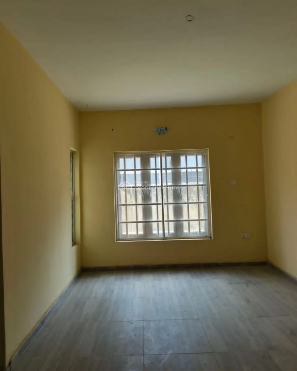 Executive 3 Bedroom Flat Apartment in Estate, Estate Ipaja, Ipaja, Lagos, Block of Flats for Sale
