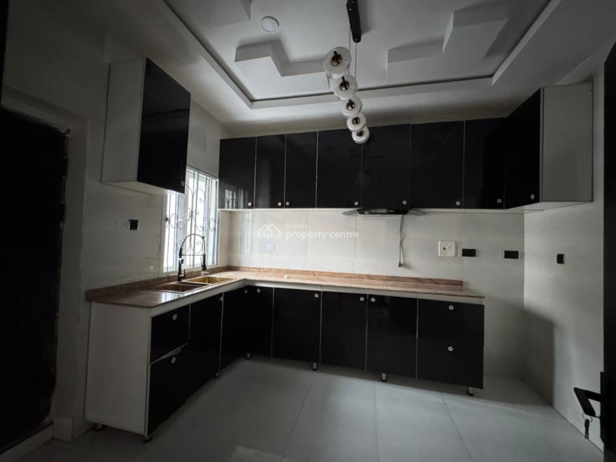 Experience Comfortable Living in a Prime Neighborhood, Ibadan, Oyo, Detached Duplex for Sale