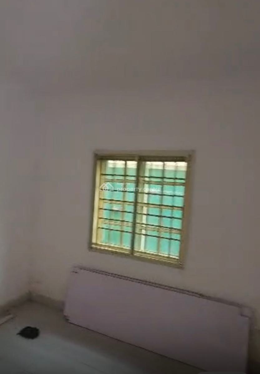 2 Rooms Bq + Kitchen, Bathroom & Toilet, Lekki Phase 1, Lekki, Lagos, Flat / Apartment for Rent