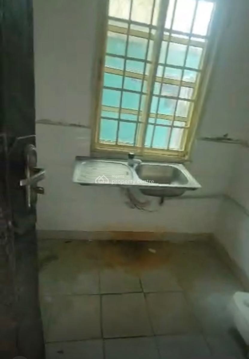 2 Rooms Bq + Kitchen, Bathroom & Toilet, Lekki Phase 1, Lekki, Lagos, Flat / Apartment for Rent