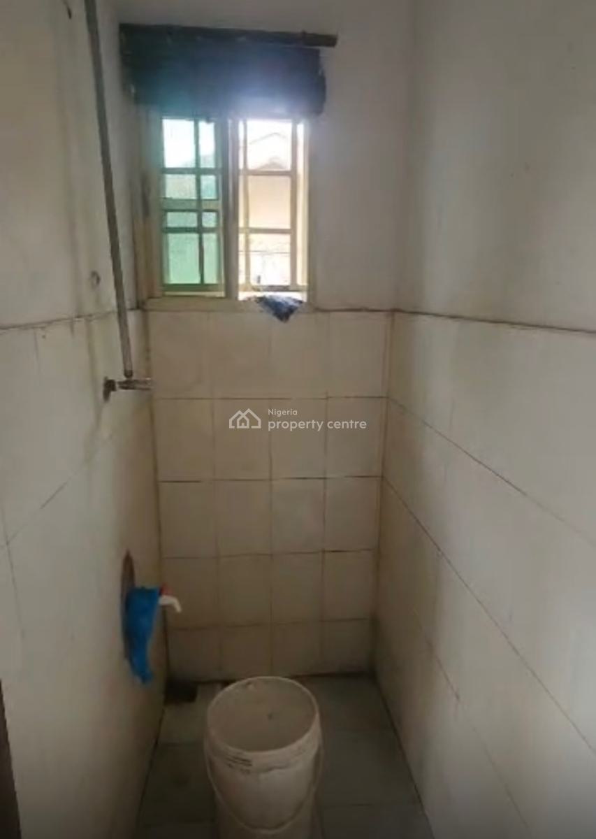 2 Rooms Bq + Kitchen, Bathroom & Toilet, Lekki Phase 1, Lekki, Lagos, Flat / Apartment for Rent
