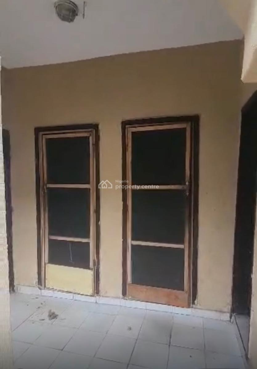 2 Rooms Bq + Kitchen, Bathroom & Toilet, Lekki Phase 1, Lekki, Lagos, Flat / Apartment for Rent