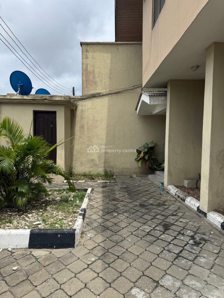 Direct Brief: Large and Spacious 3 Bedroom Maisonette, Nike Art Gallery, Ikate, Lekki, Lagos, House for Rent