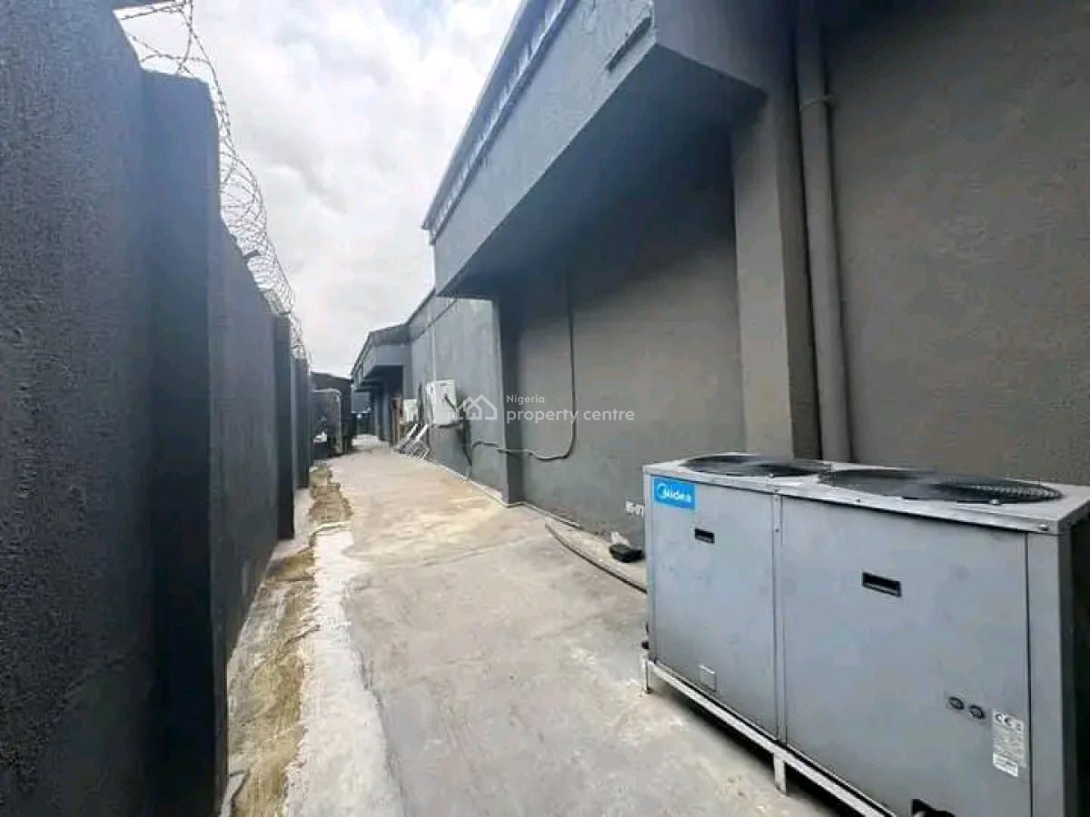 a Commercial Bungalow  on 681sqm Land, Ogba Ijaiye Road, Ogba, Ikeja, Lagos, Restaurant / Bar for Sale
